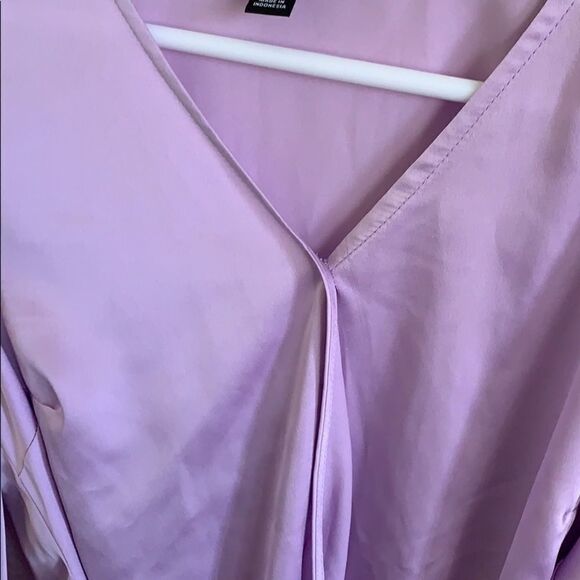 🔹4/$25 Satiny Purple Top - Picture 7 of 9